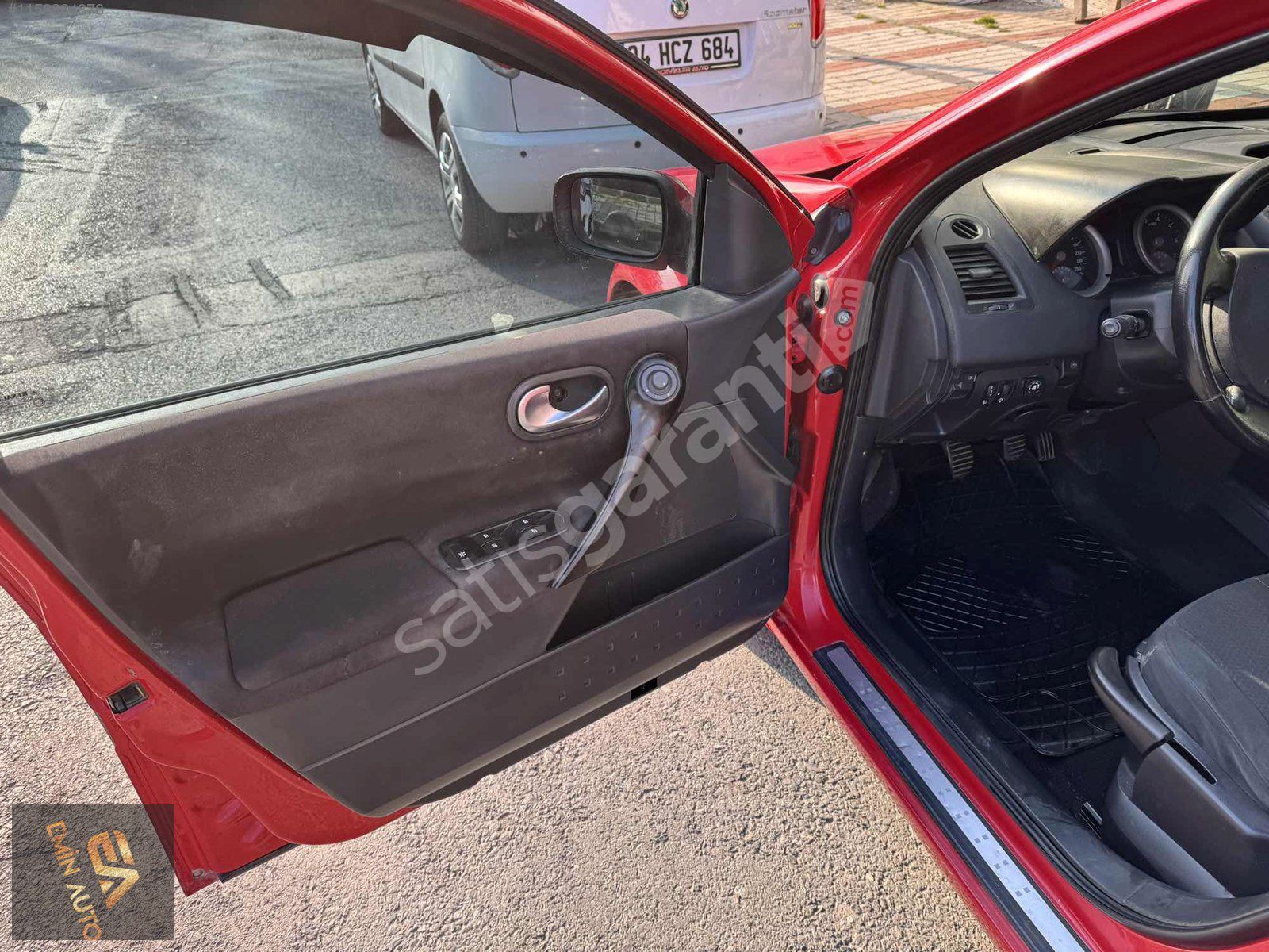 EMİN AUTO'DAN DEĞİŞENSİZ Megane Sedan 1.6 Dynamique