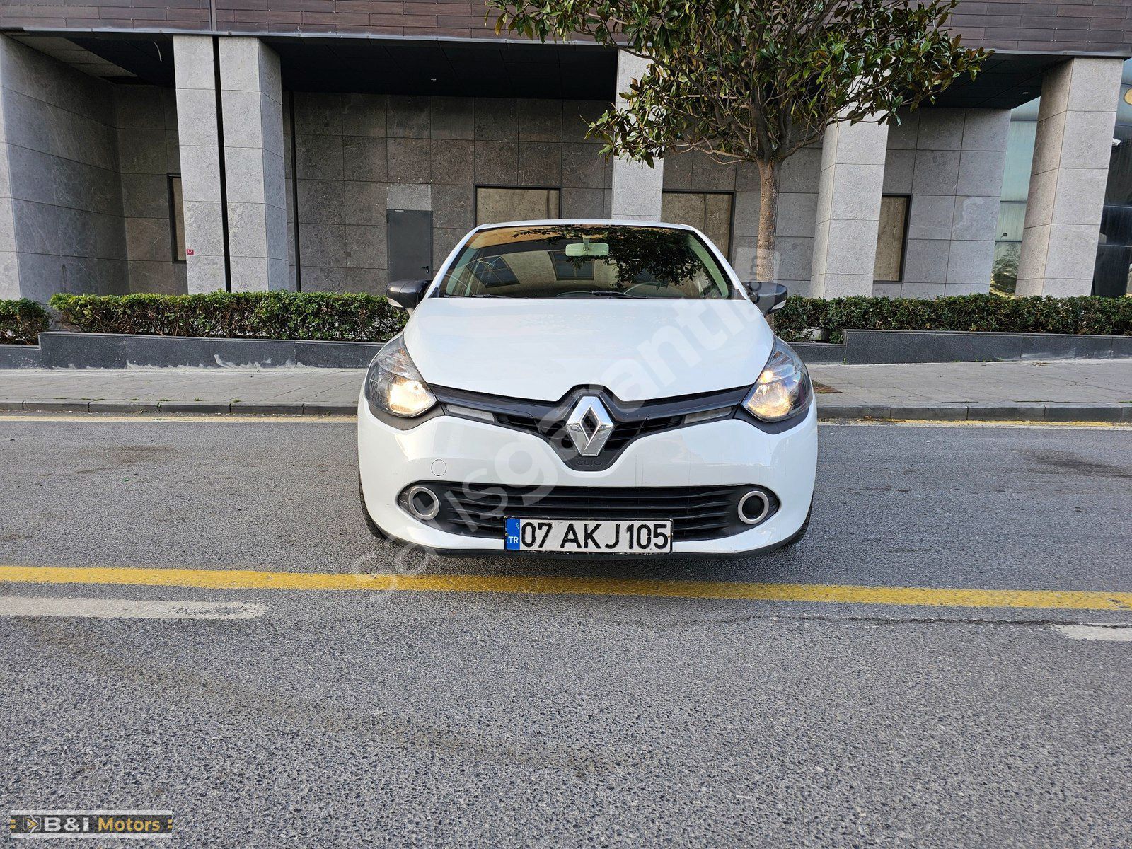 Bİ MOTORS'TAN RENAULT CLİO JOY GENİŞ EKRAN+HIZ SABİTLEYİCİ