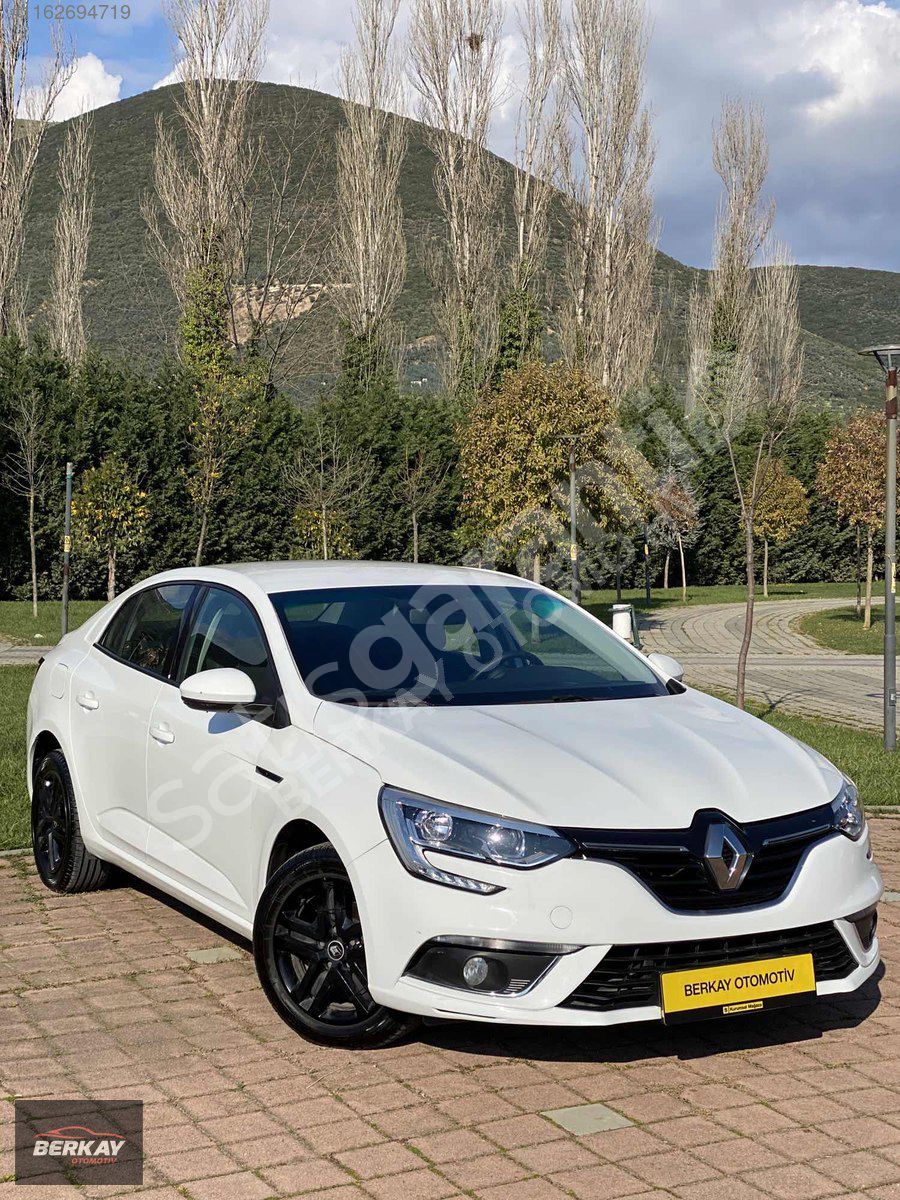 BERKAY OTOMOTİV RENAULT MEGANE 1.6 JOY 77 BİN KM EMSALSİZ