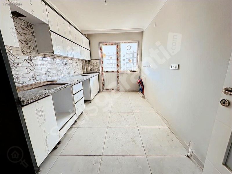 3+1 ZEMİN KAT CEPHELERİ AÇIK FUL YAPILI YENİ BİNA
