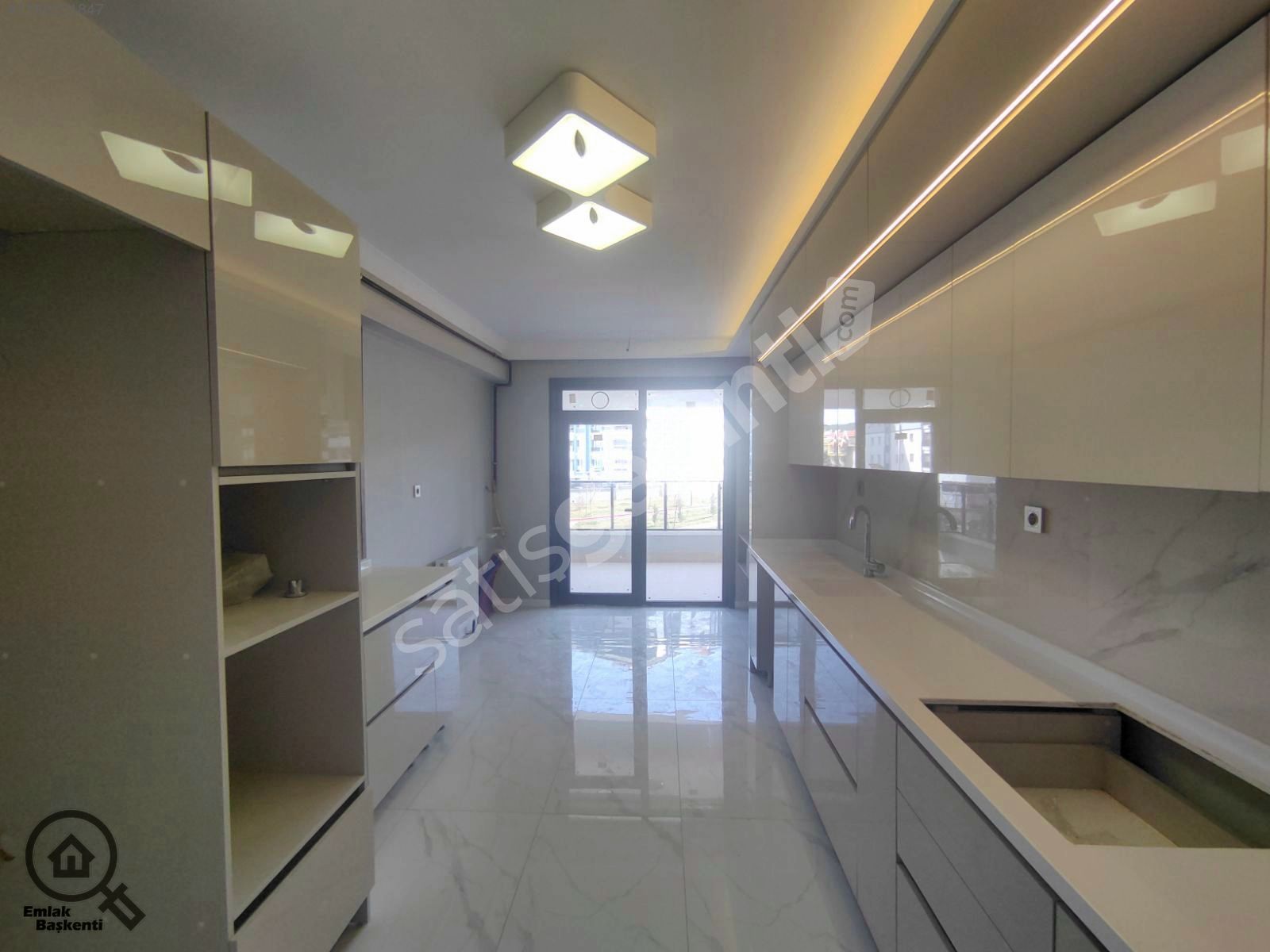 KARAPÜRÇEK'TE SİTE KONSEBİNDE ÖRNEK DAİRE 3+1 ULTRA LÜKS