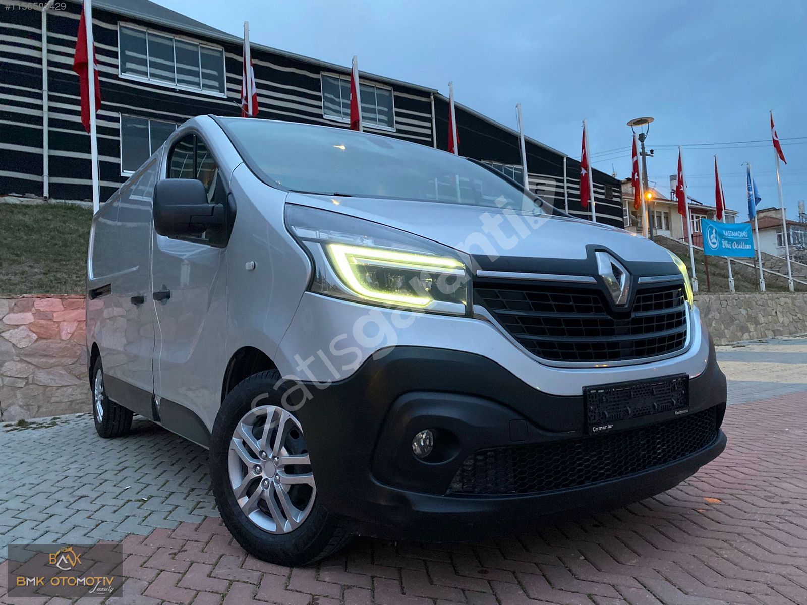 BMK luXury BOYASIZ 2020 MODEL 230,000 KM Trafic 2,0 blue DCİ