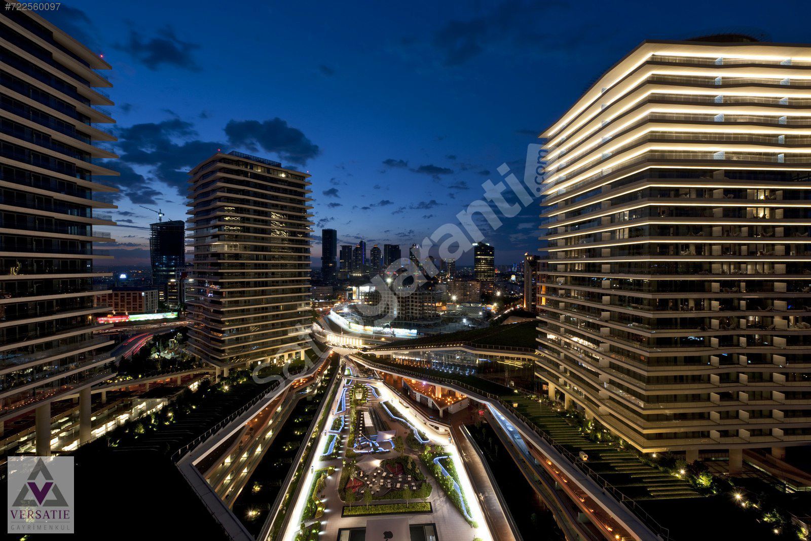 Zorlu Center 250m2 Özel Dekorasyonlu Satılık Ofis