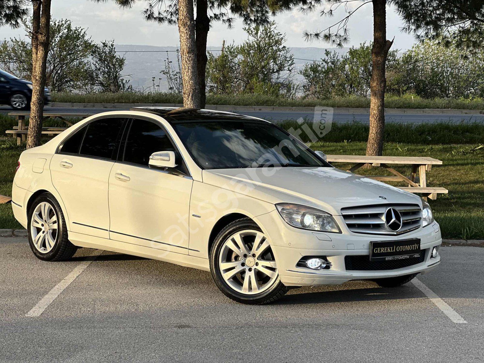 GEREKLİ OTOMOTİV'den MERCEDES C180 KOMP. AVANT. CAM TVN-ISTMA