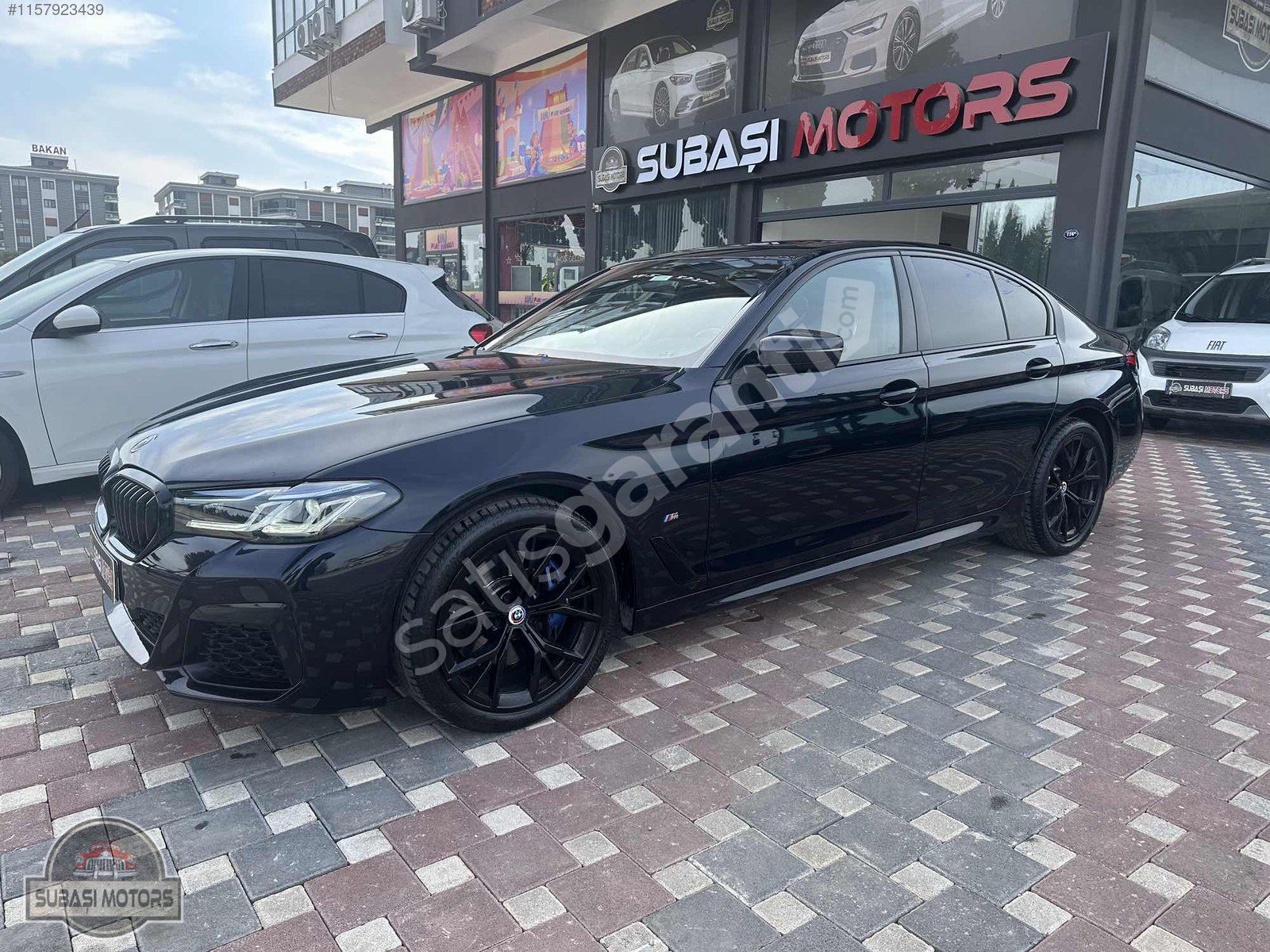 2022 BMW 520 İ HATASIZ 50. YIL ÖZEL SERİ LANSMAN RENK FULL+FULL