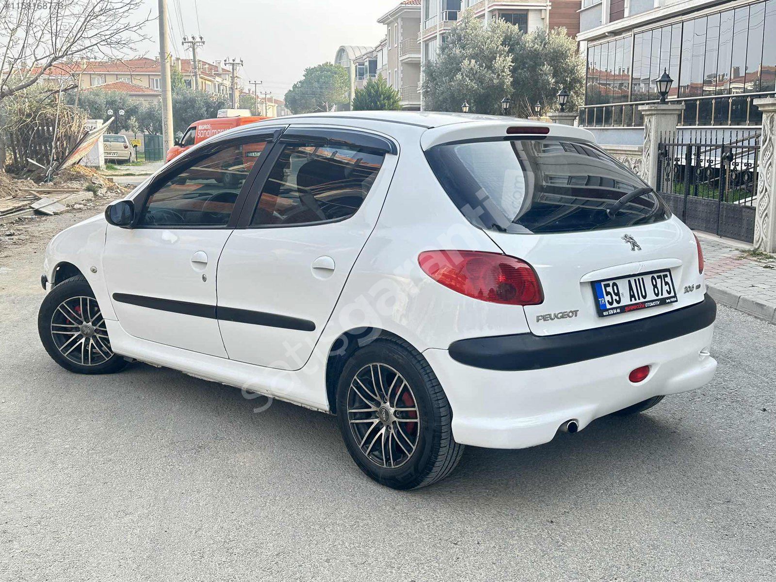TEMİZ BAKIMLI 2006 PEUGEOT