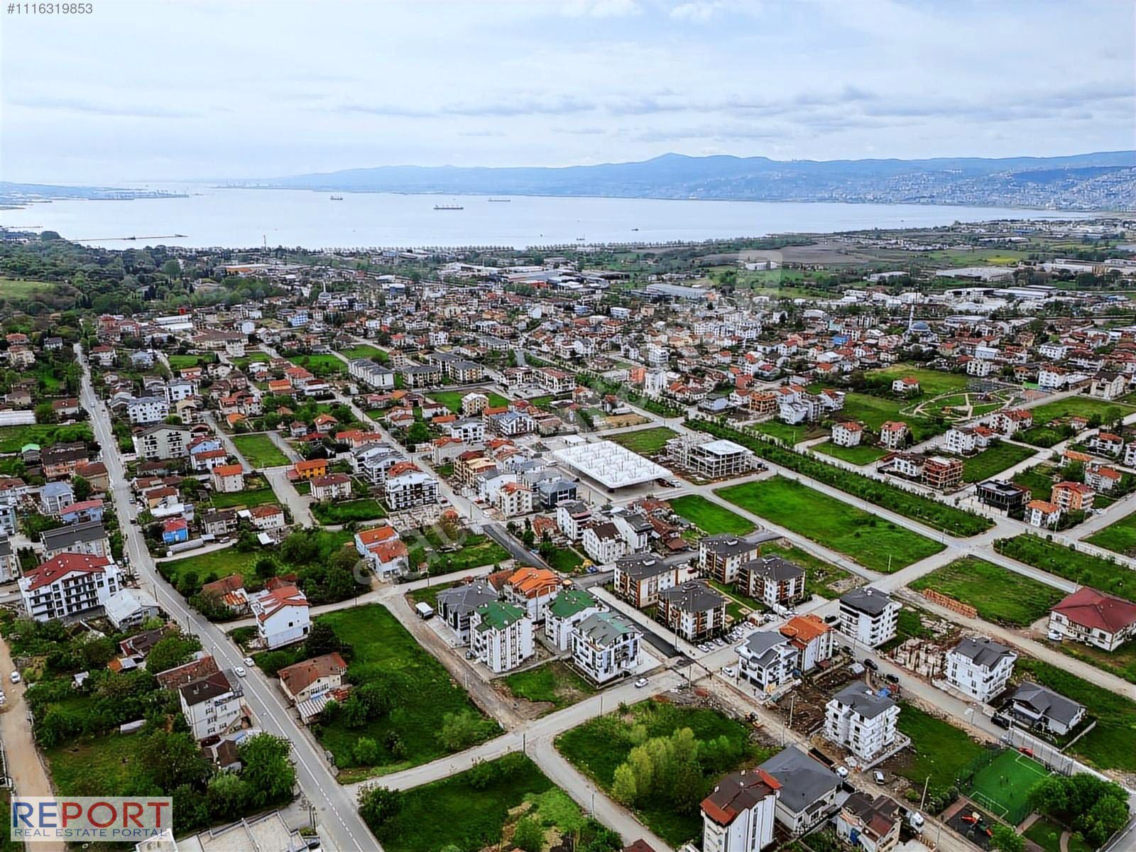 BAŞİSKELE MERKEZİ KONUM ÖNÜ KAPANMAZ FULL DENİZ MANZARALI ARSA