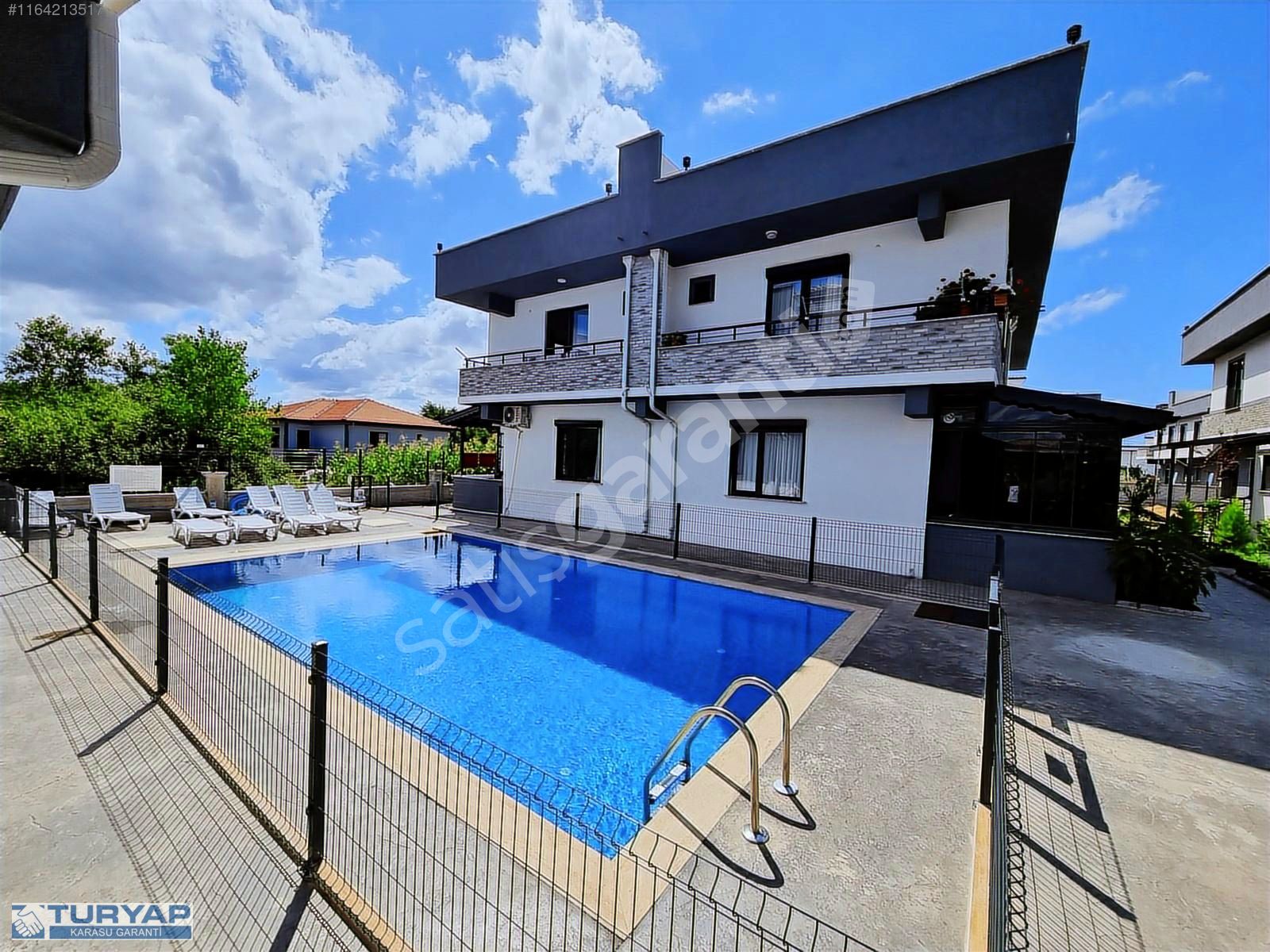 Havuzlu Butik Sitede Açık Teraslı Verandalı Dubleks 2+1 Villa