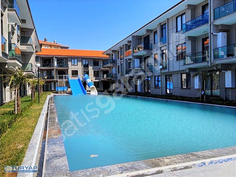 ÇAMLIK SİTESİNDE KOMBİLİ,ANKASTRE SETLİ GENİŞ BAHÇE(35MKARE) 2+1