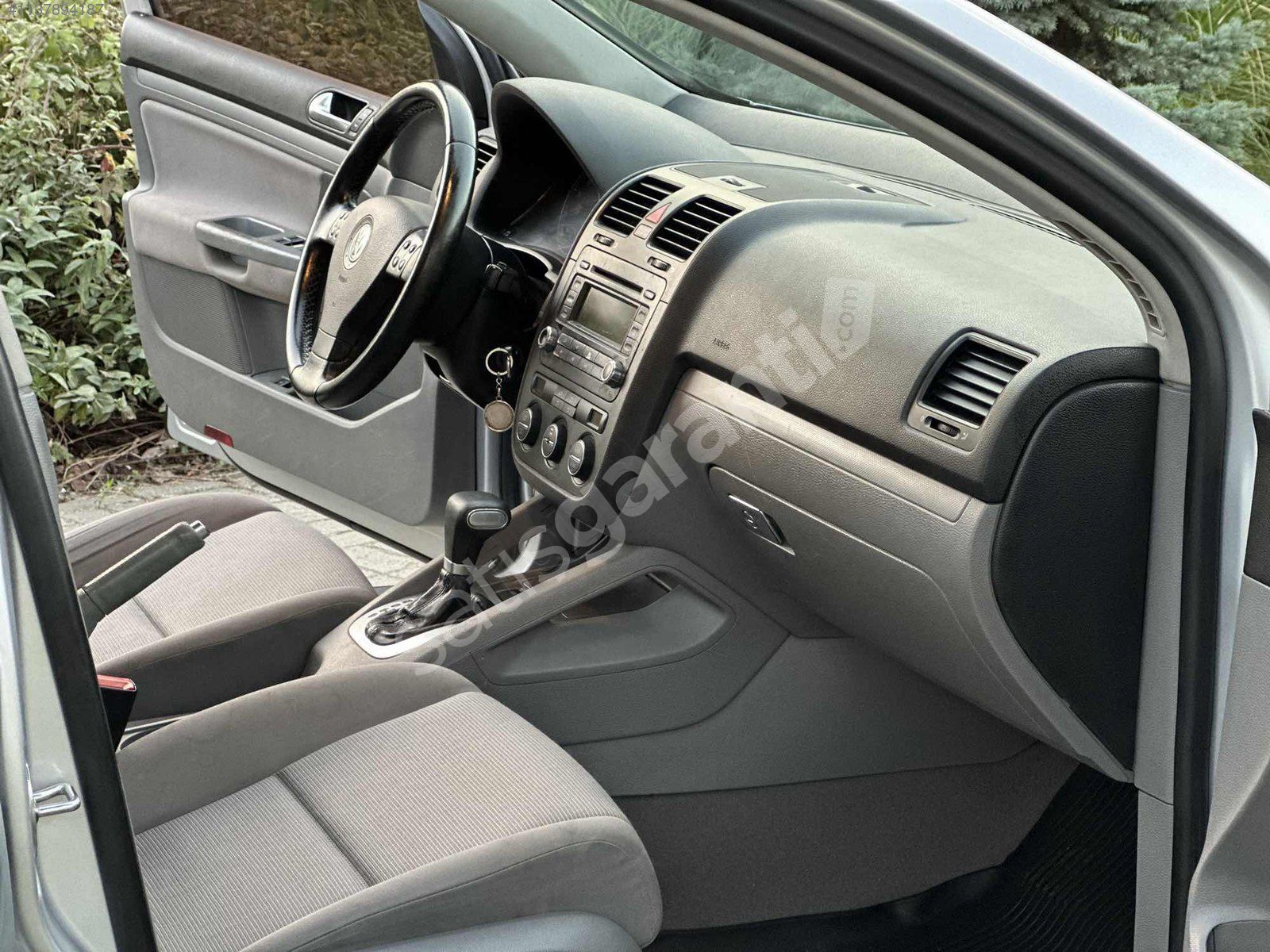 SELEK MOTORS-GOLF 1.6 OTOMATİK LPG MASRAFSIZ FIRSAT ARAÇ