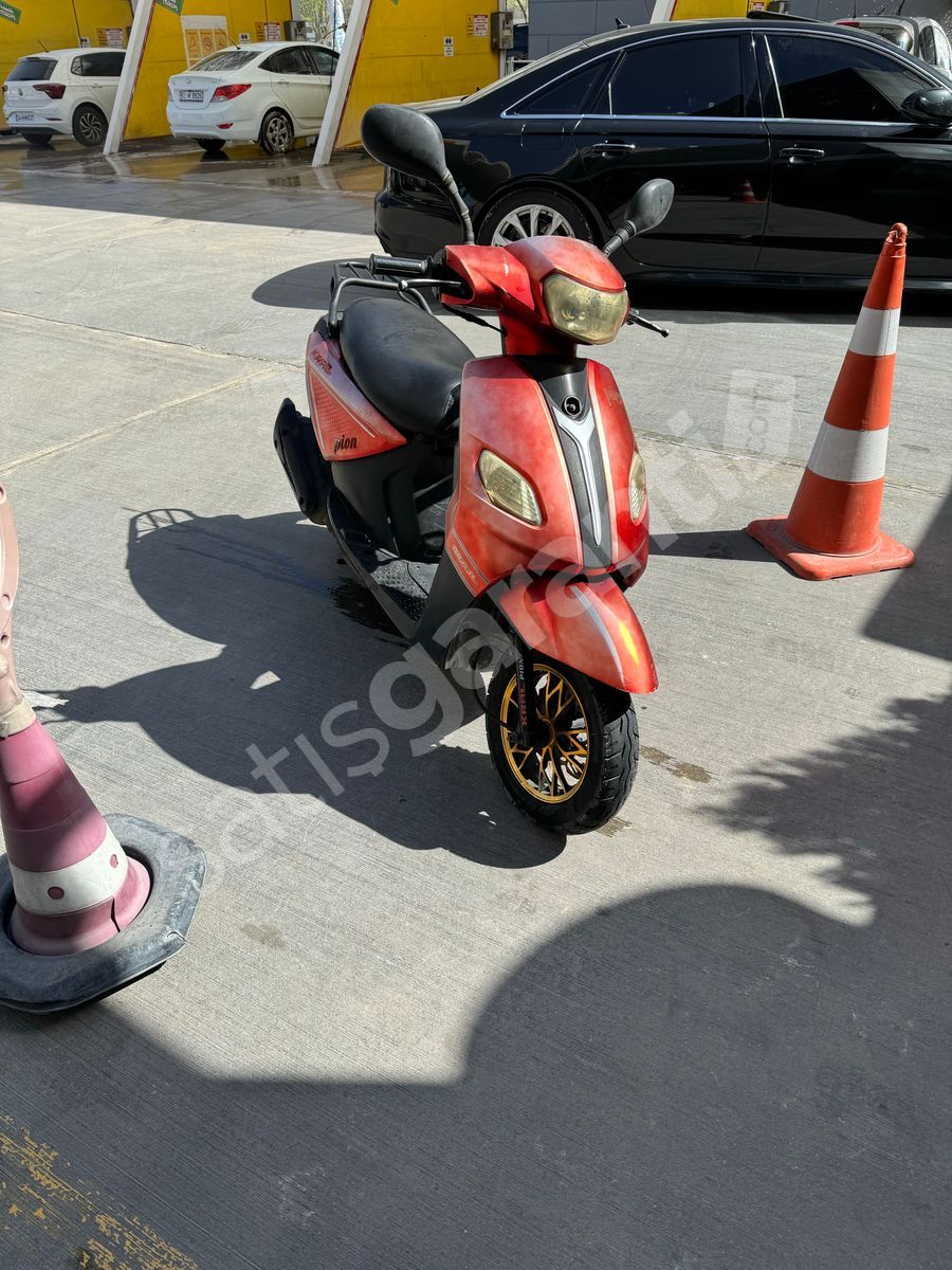 kral pion 50 100 cc ye cevrilmistir ruhsatta 50 cc geçiyor muayene yeni yapildi sigorta istemez b ehliyet kullanir düz yolda 90 km hiz yapiyor çok seri bir motosiklet alan pisman olmaz