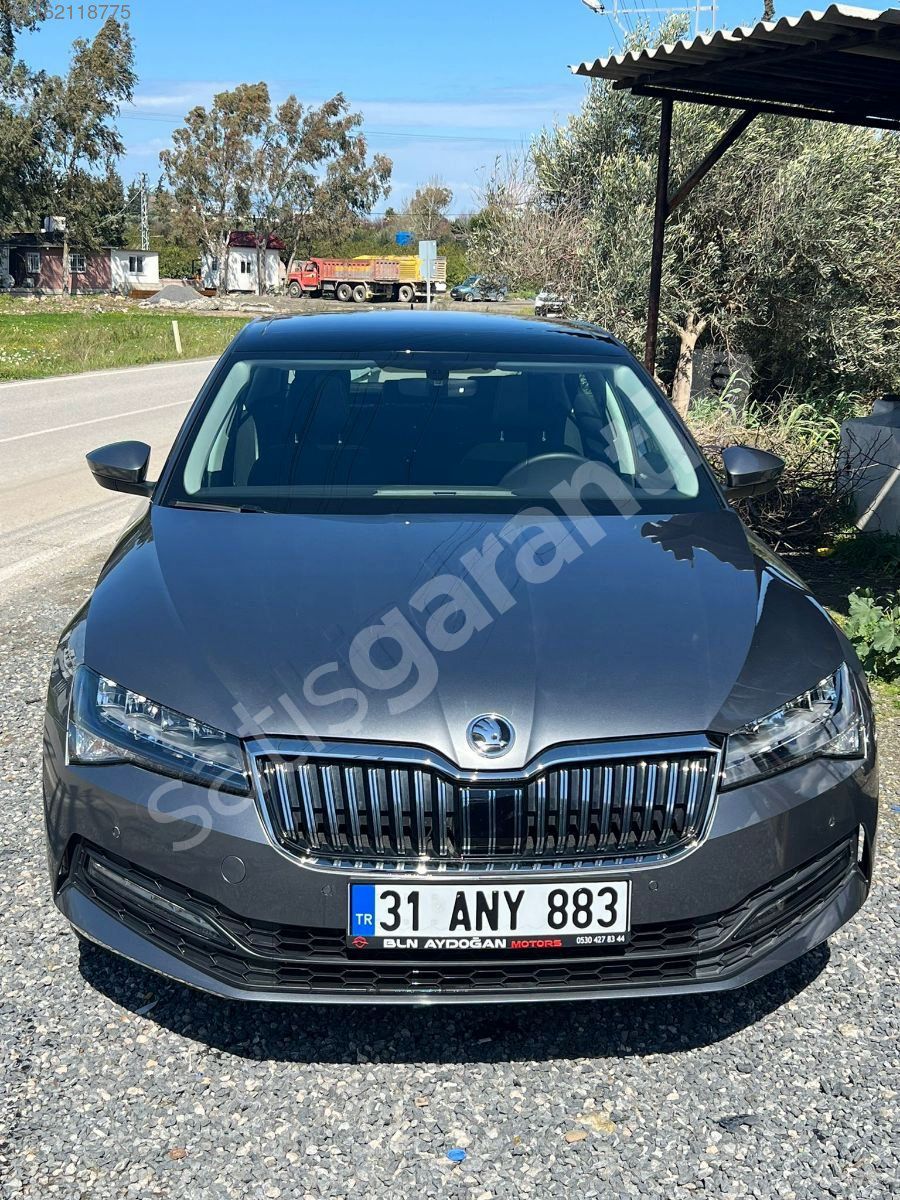 CAM TAVAN DÜŞÜK KİLOMETRE SUPERB