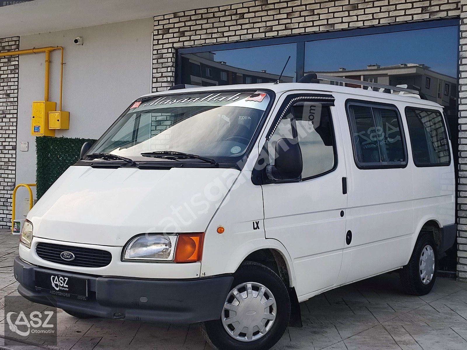 ASZ OTOMOTİV'DEN FORD CAMLIVAN 100 V LÜX 5+1 KOLTUK
