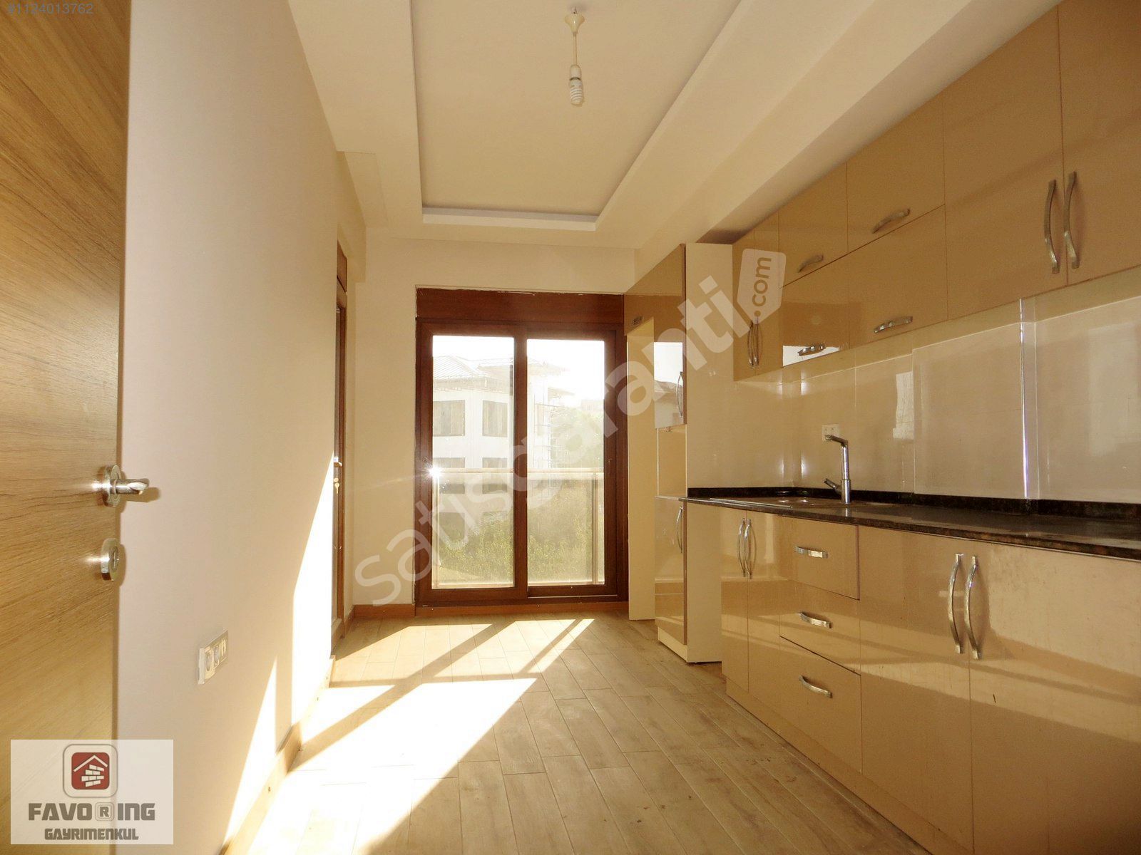 Seferihisar İzmir Caddesi Arkası Üç Cepheli Satılık 3+1 Daire