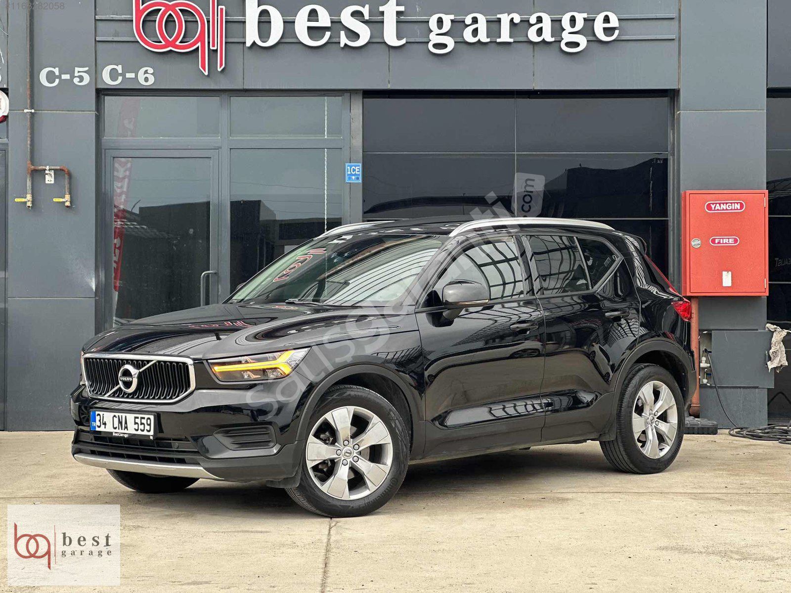 VOLVO XC40 T3 HATASIZ SİYAH 90KMM