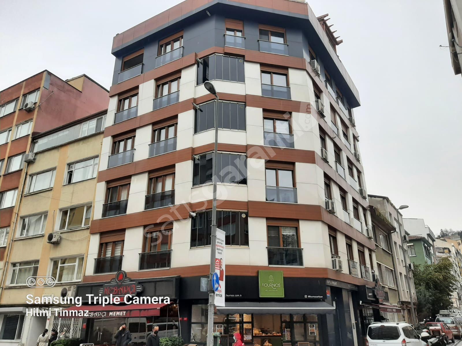 ORTAKÖY'DE ANA CADDE ÜZERİNDE GENÇ BİNADA ARA KAT SATILIK DAİRE