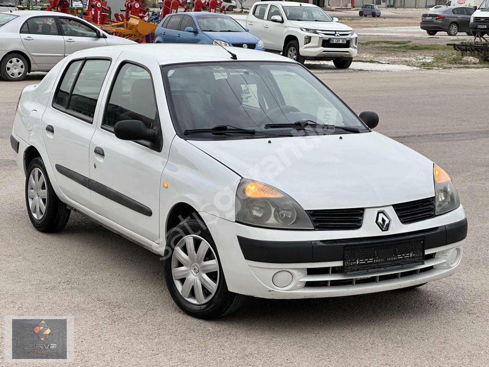 ZİRVE'den CLİO 2005 1.4 MOTOR YÜRÜYEN KUSURSUZ