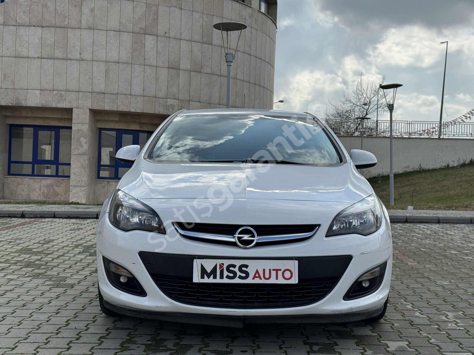 MİSS AUTO'DAN OPEL ASTRA 1.4 T EDİTON PLUS OTMTK %20 FATURALI