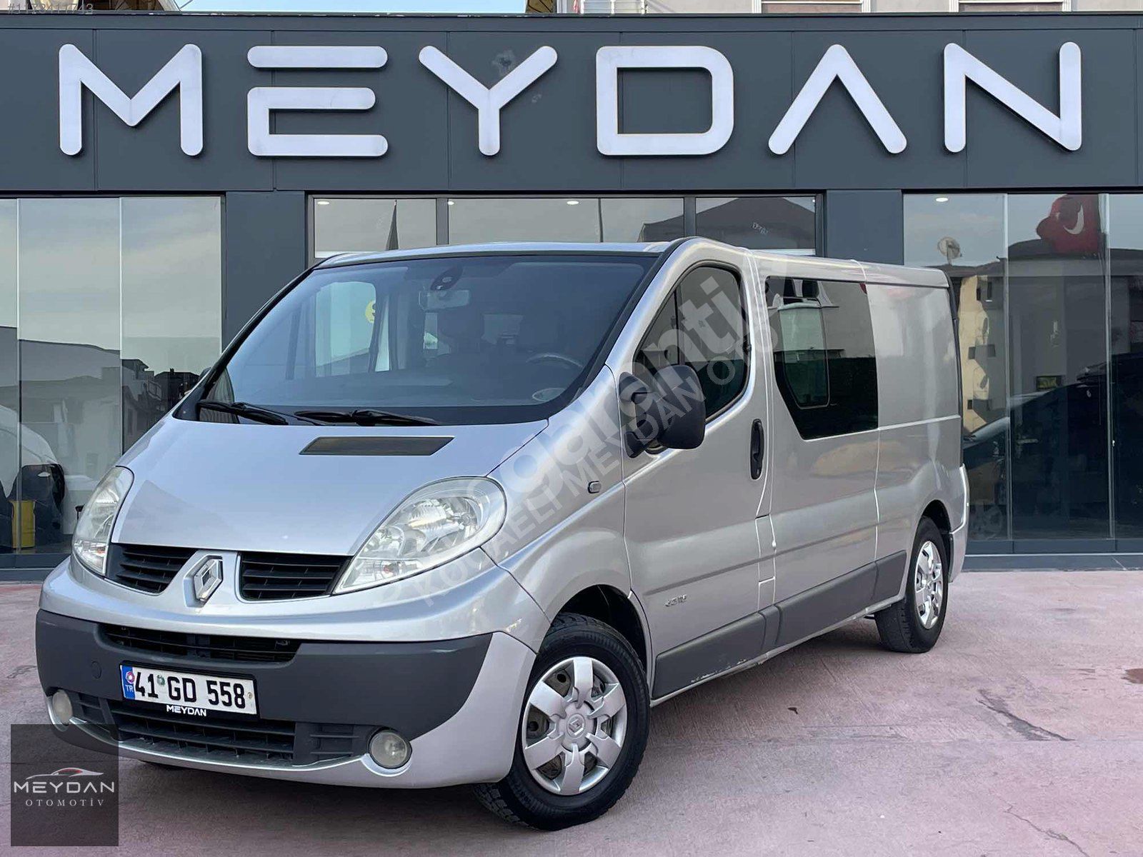 MEYDAN dan ORJİNAL 5+1 RENAULT TRAFİK 115 HP 6 İLERİ