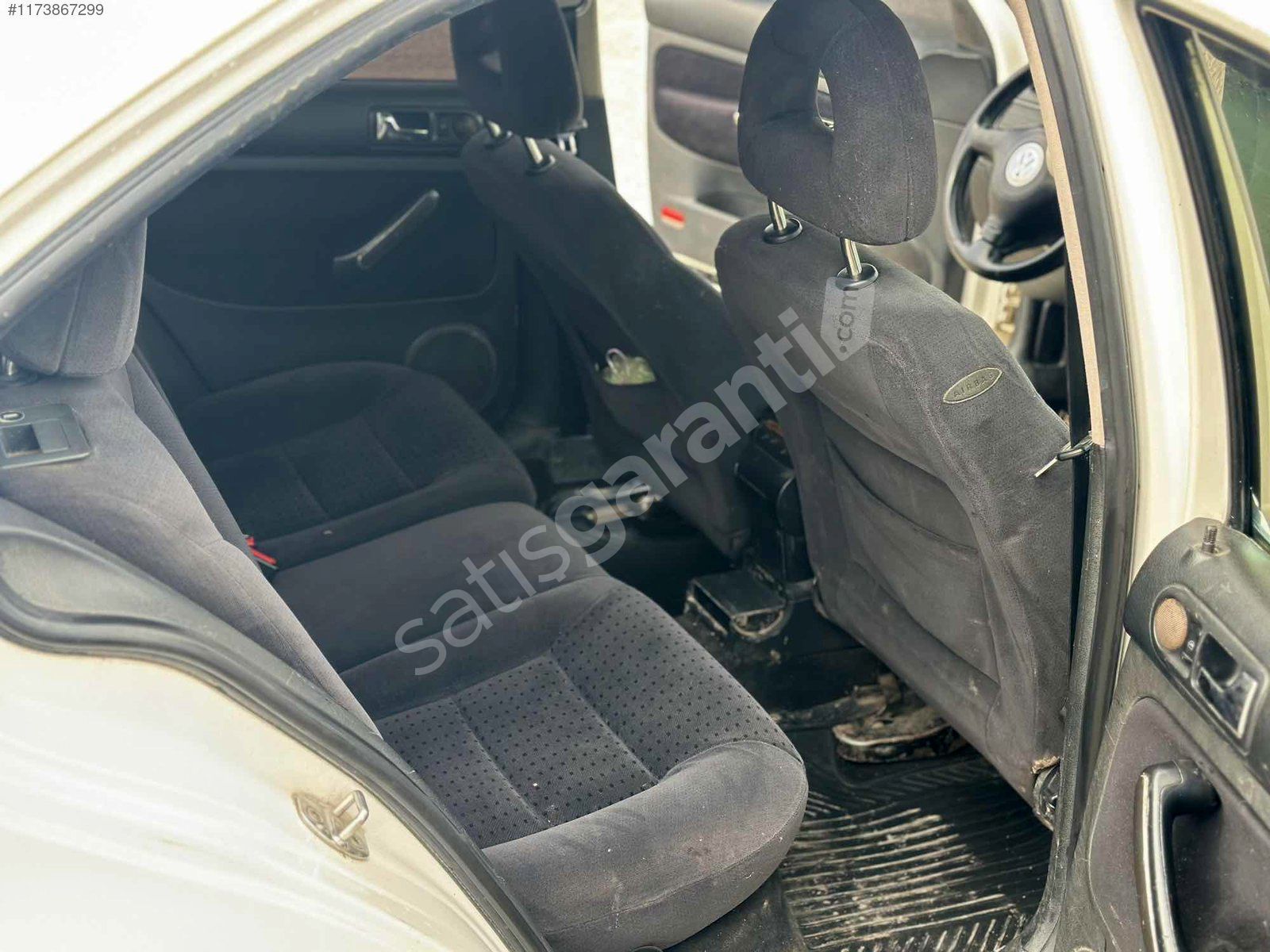 2000 MODEL VOLSVAGEN BORA 1.9 TDI COMFORT