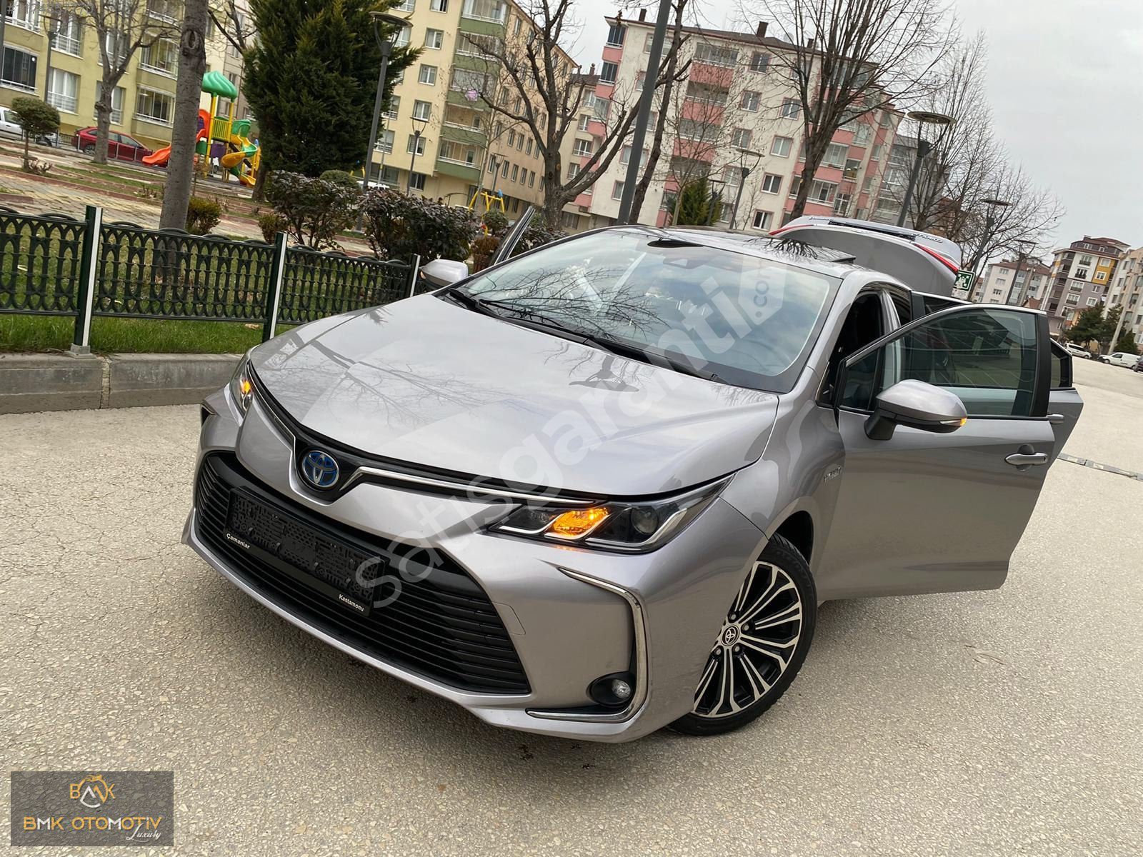 ÇAMANLAR HATASIZ 2020 MODEL 136000 KM COROLLA 1,8 Hybrid FlameX