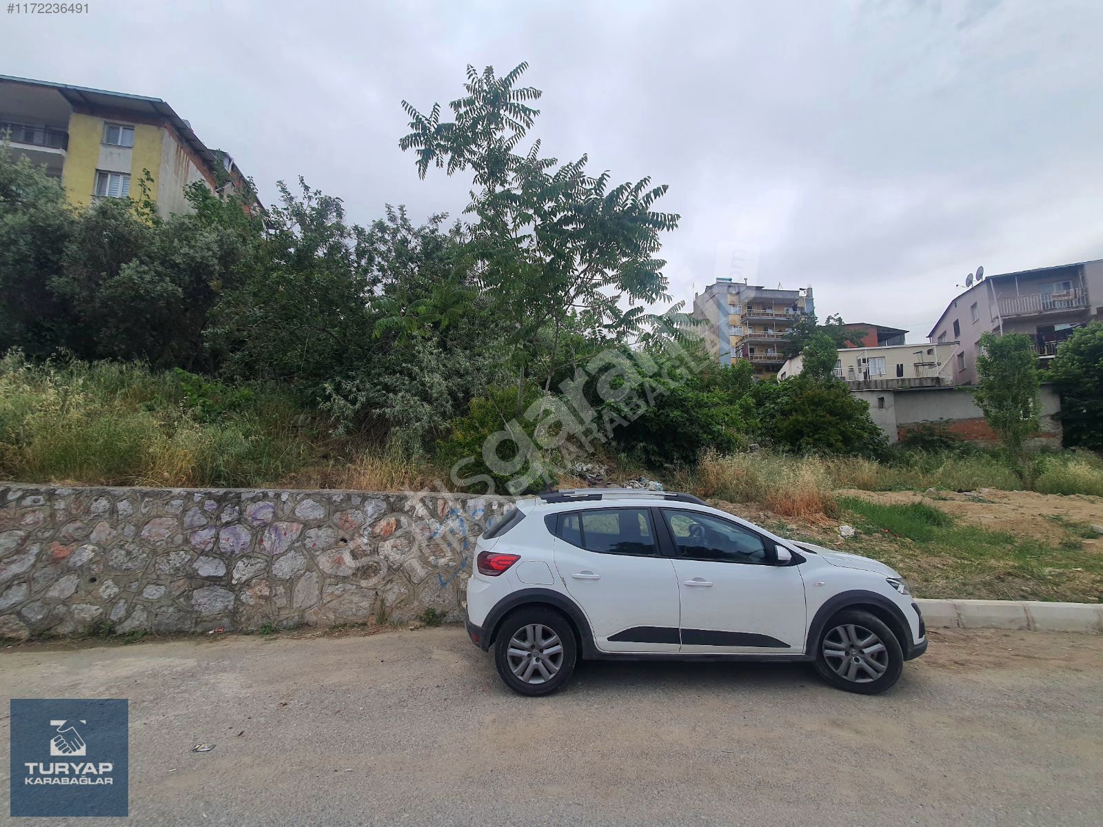Karabağlar Bahriye Üçok Mahallesi Satılık 300 m2 Boş Arsa Turyap
