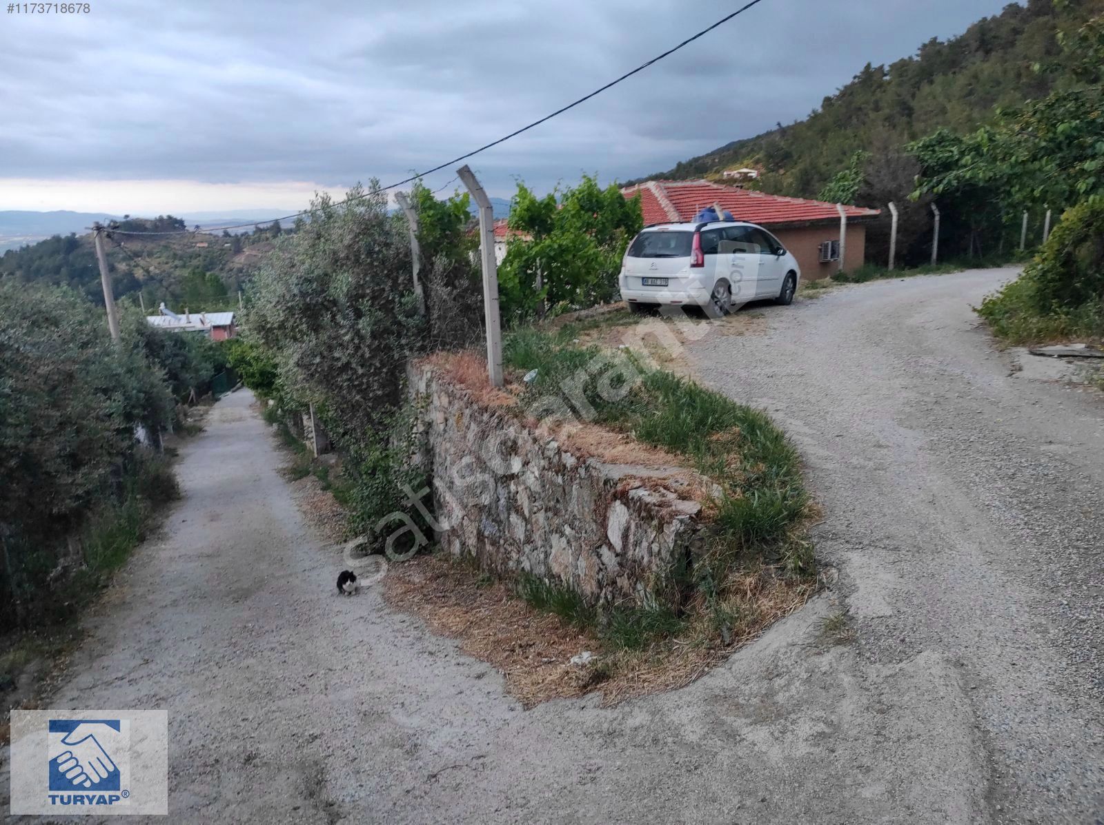 Kemalpaşa Armutlu Ganimam Yaylasında Satılık 604 m2 Bahçe