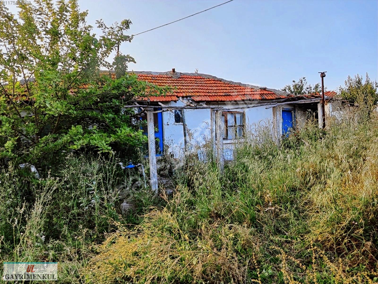 Bursa Karacabey Hayırlar mhde satılık bahçeli köy evi