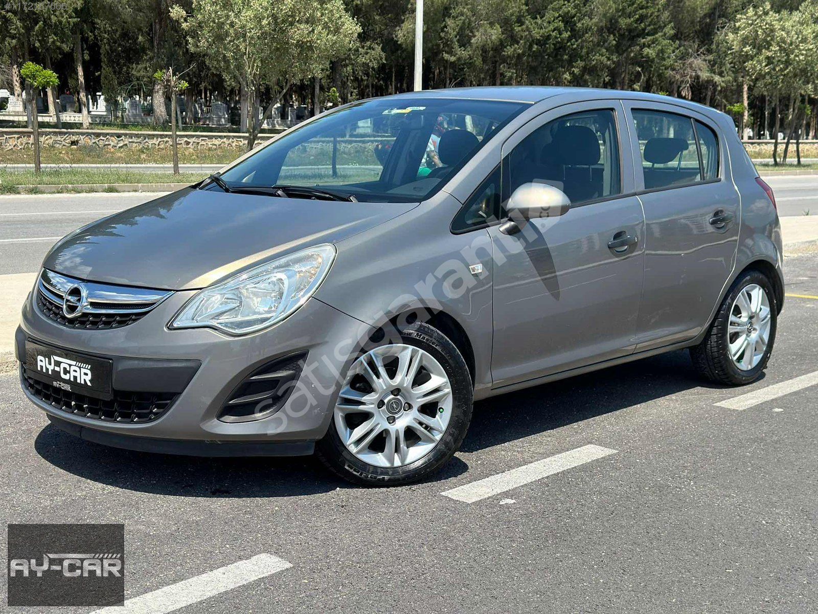 Ay-Car'dan Değişensiz Otomatik Corsa