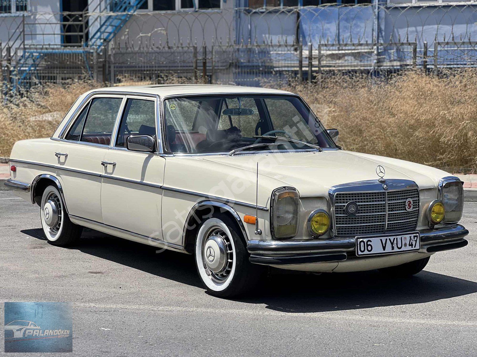 PALANDÖKEN MOTORS'TAN 1976 MERCEDES 230.4 KIRMIZI DERİ DÖŞEME