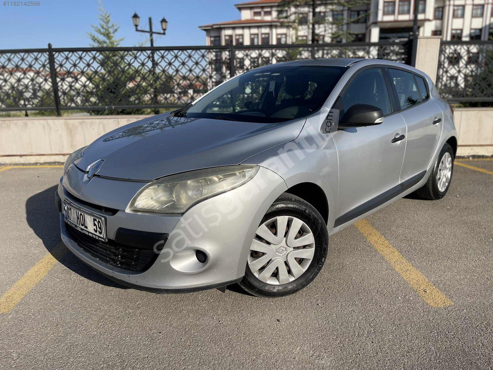 HAKKI OTO'DAN DİZEL MANUEL 2011 RENAULT MEGANE III