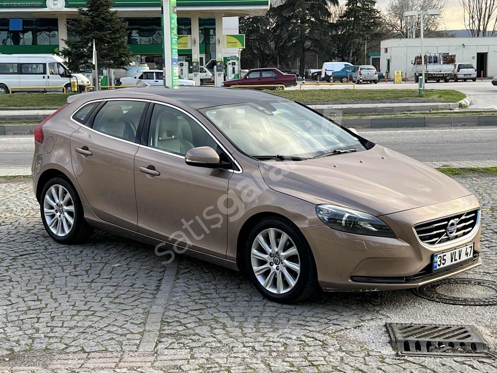 VOLVO V40 DİZEL+OTOMATİK CAM TAVAN DEĞİŞENSİZ-HATASIZ