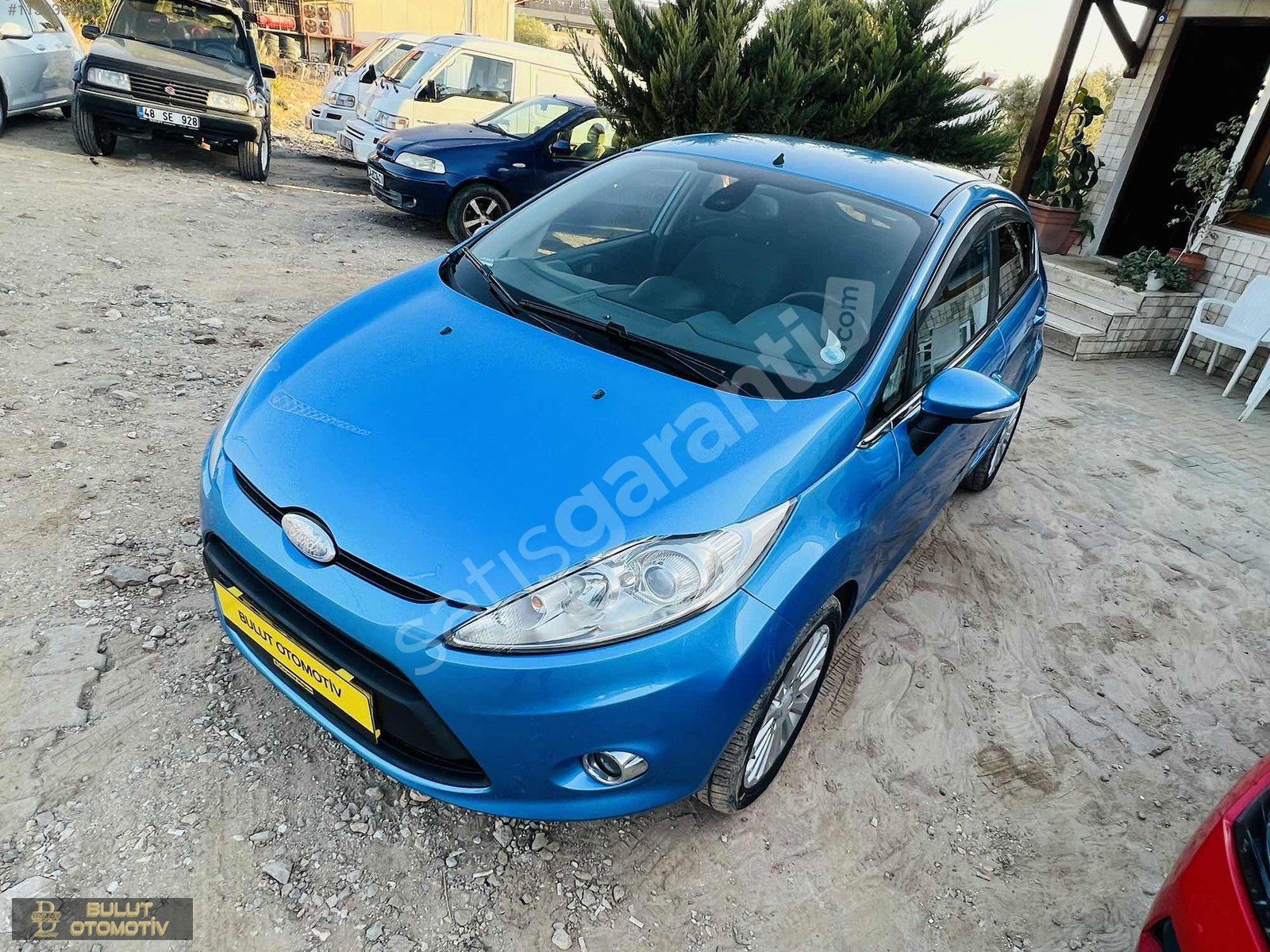 BULUT OTOMOTİV DEN 2010 238000 KM FORT FİESTA TİTANİUM