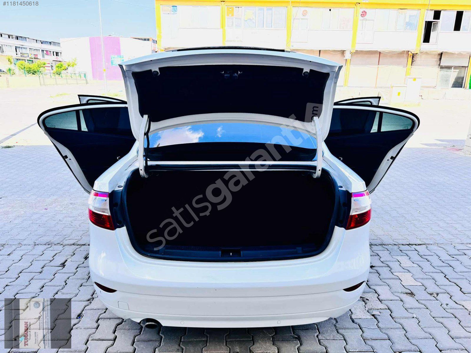 TUNAHAN OTODAN HATASIZ BAKIMLI ORJİNAL 2013 RENAULT FLUENCE