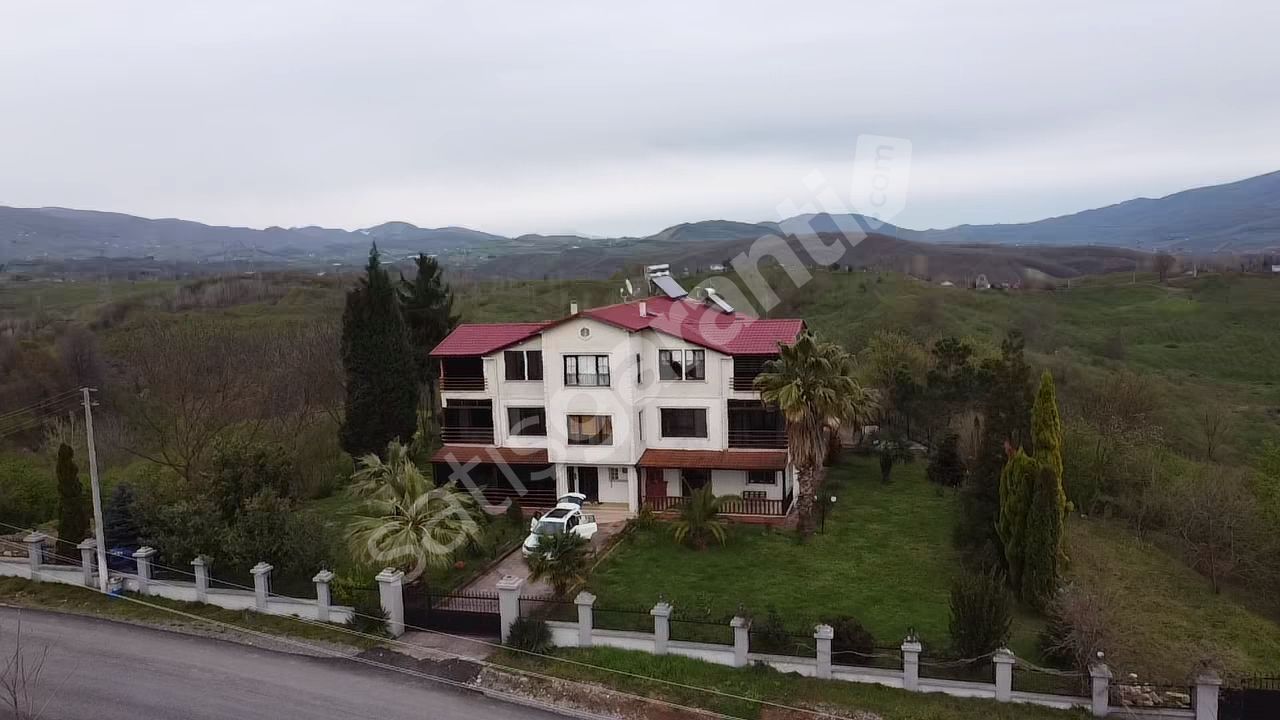 56- ŞEKER EMLAKTAN . 8 DÖNÜM FINDIK BAHÇESİ İÇİNDE SATILIK VİLLA VE BİNASI
