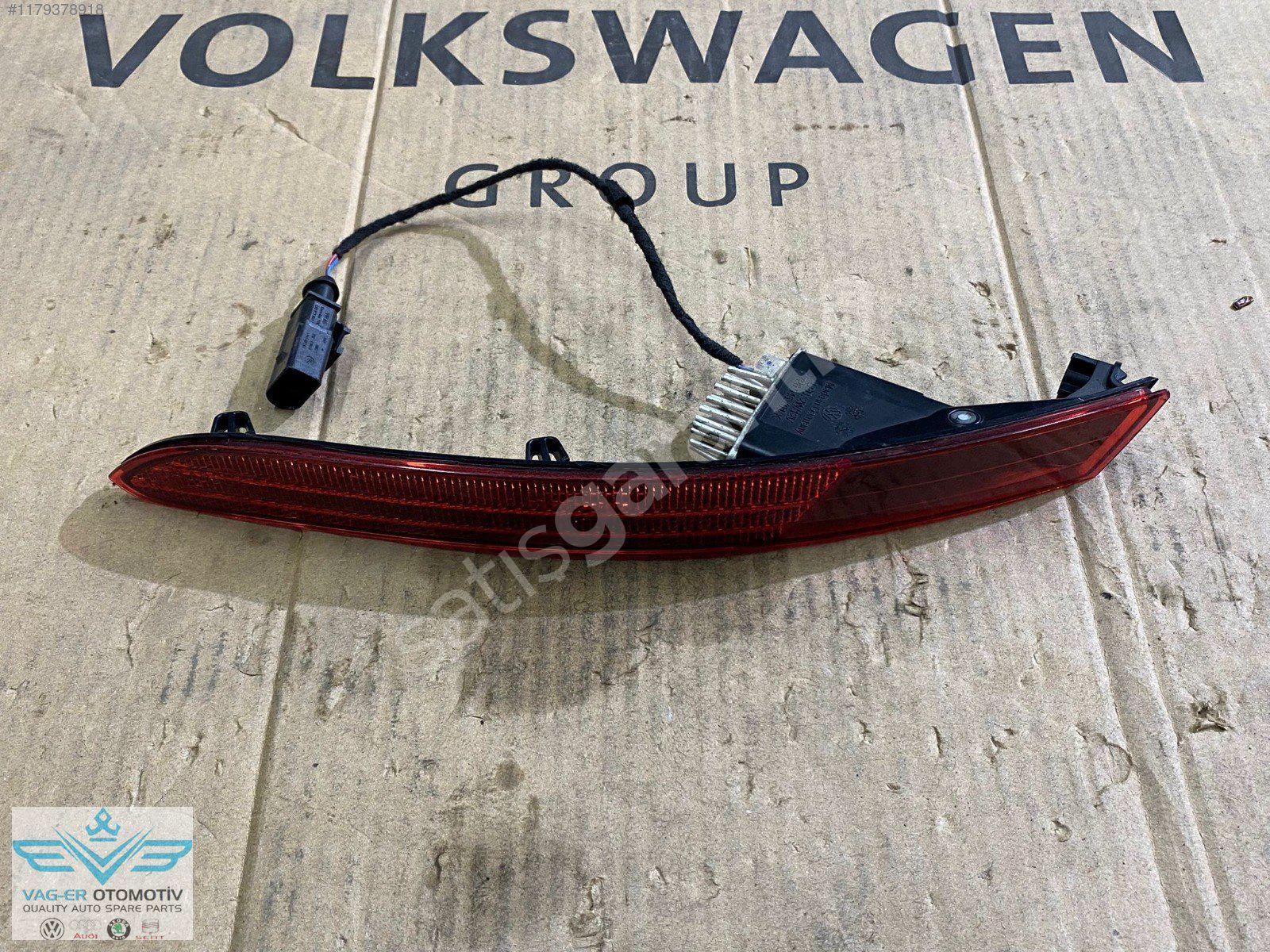 VW TOUAREG ARKA SOL TAMPON ÇAMURLUK REFLEKTÖRÜ 7P6945701K / ORJ