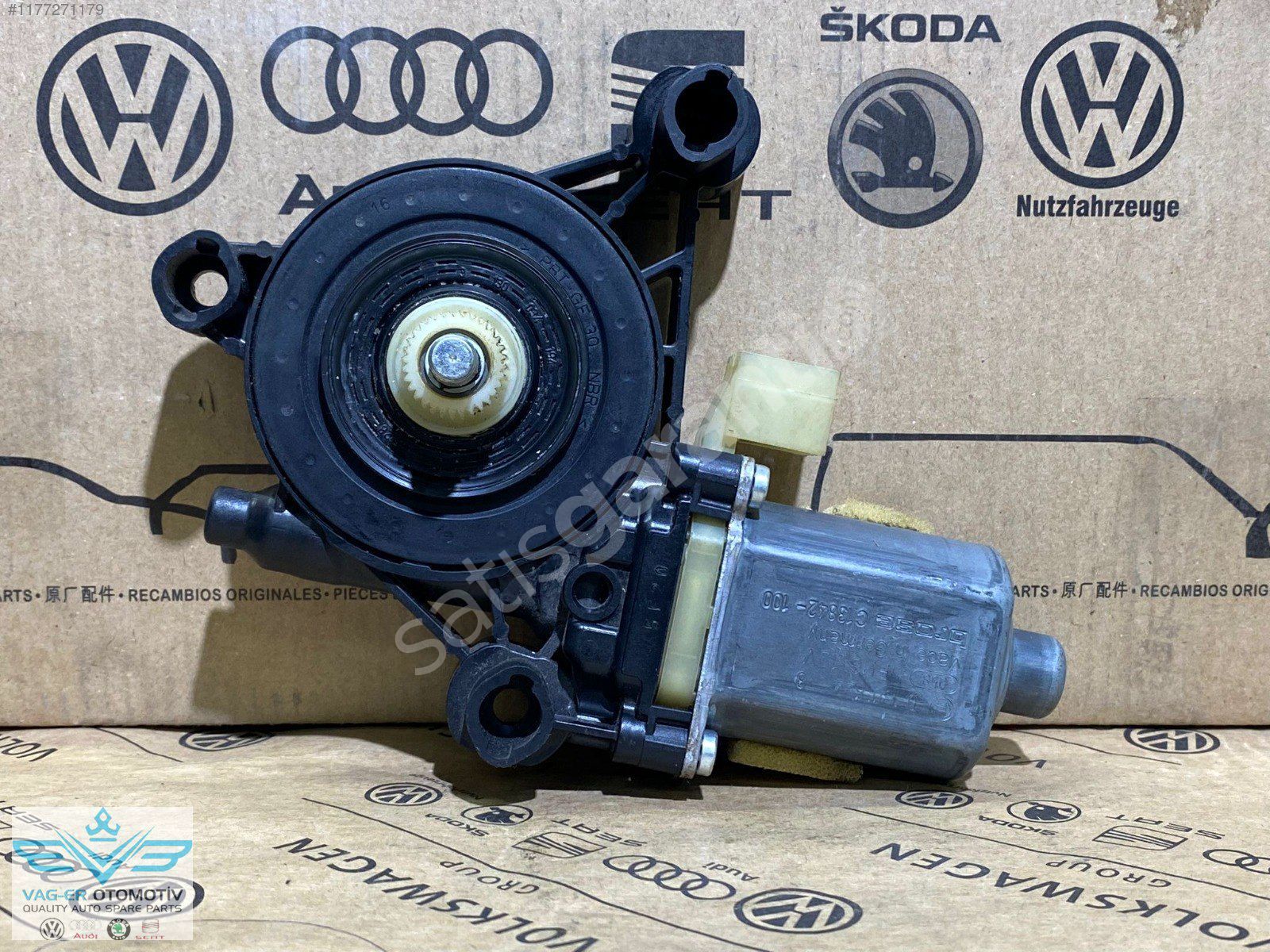 OCTAVİA 2013-2021 ÖN SAĞ CAM KALDIRMA İNDİRME MOTORU 5Q0959802B
