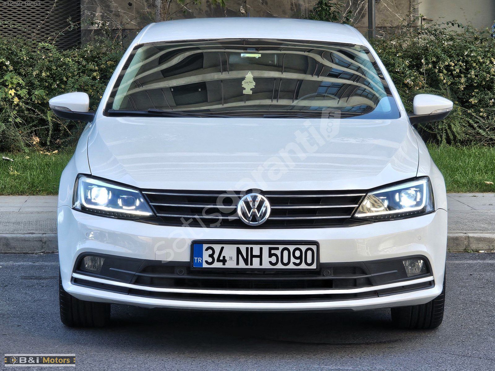 Bİ MOTORS'TAN 2015 1.6 TDI JETTA COMFORTLİNE OTOMATİK G.GÖRÜŞ