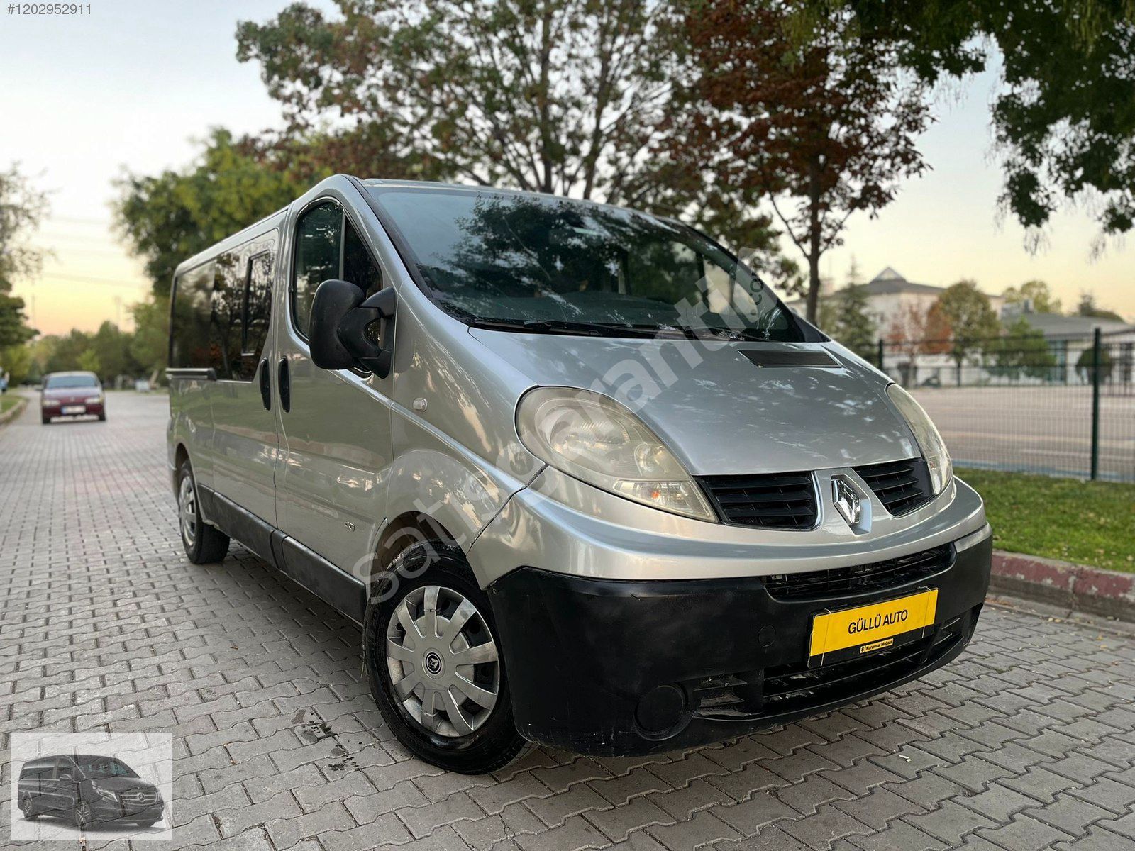 GÜLLÜ OTODAN 2012 MODEL RENAULT TRAFIC KRDİ VE ELDEN TAKSİT