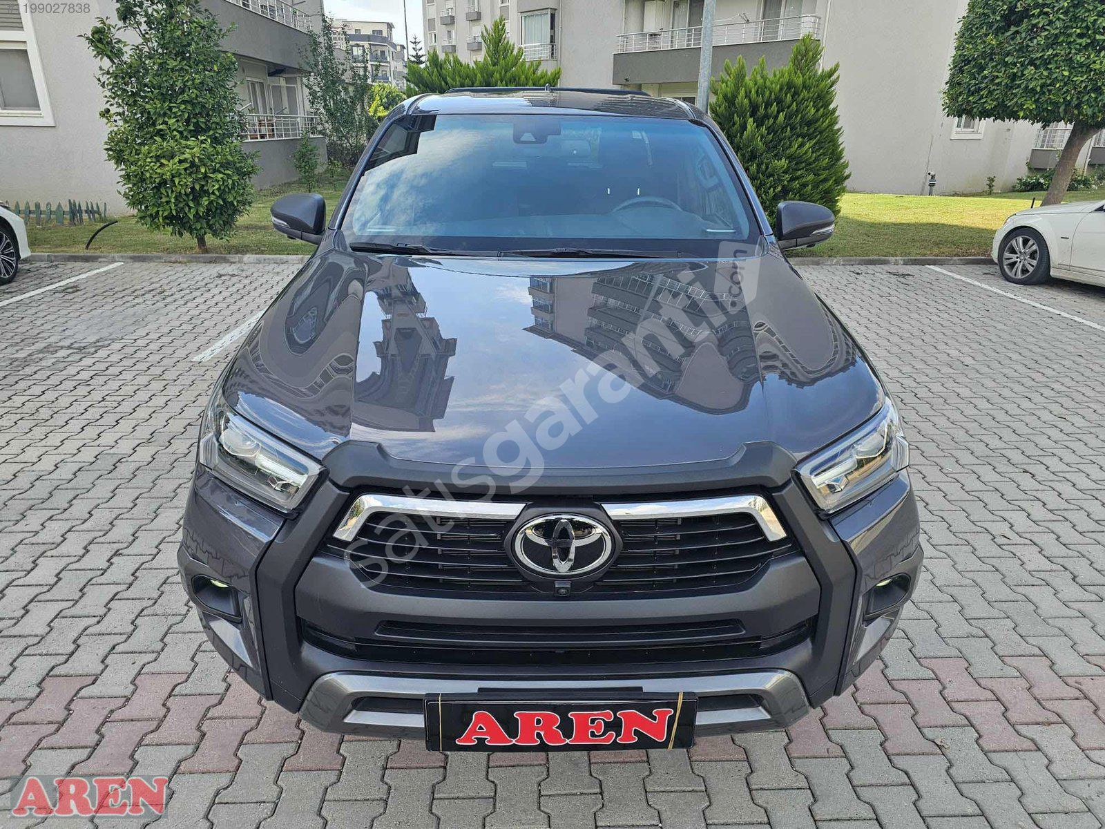 2023 MODEL TOYOTA HİLUX 2.4 D-4D 4X4 İNVİNCİBLE 10.000KM