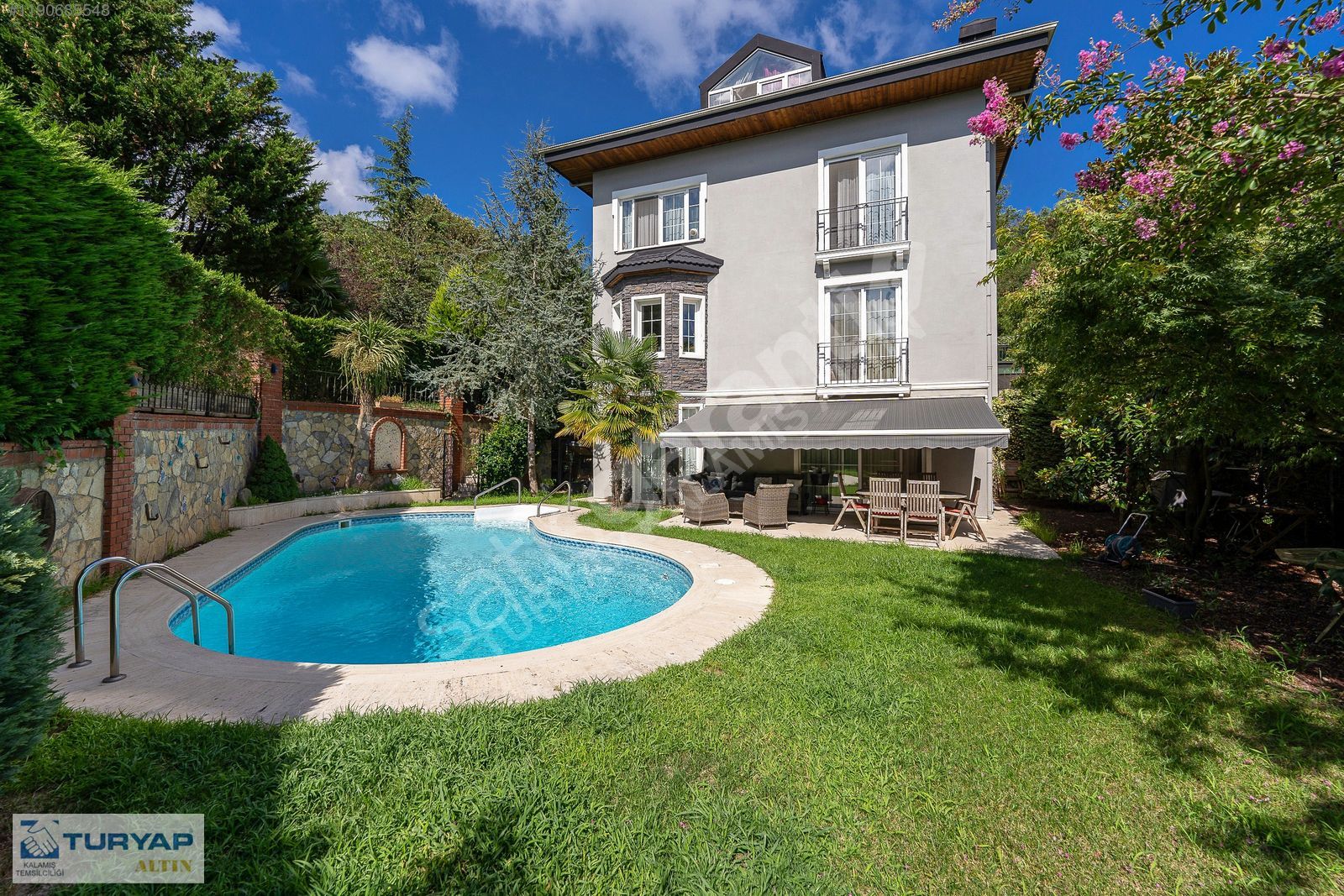 beykoz site içerisinde muhteşem satılık özel havuzlu villa
