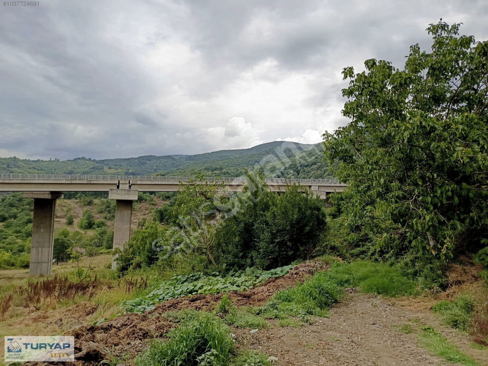 YALOVA ÇİFTLİKKÖY LALEDERE KÖY İÇİNDE MÜSTAKİL ARSA