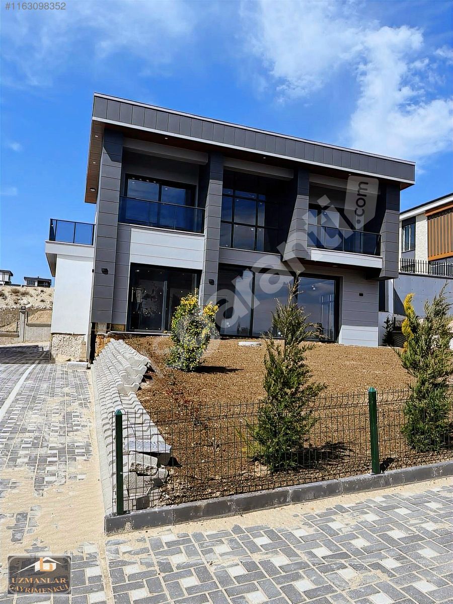 UZMANLAR GYD DAN BAĞLICA'DA FUL YAPILI İSKANLI 4+1 SATILIK VİLLA