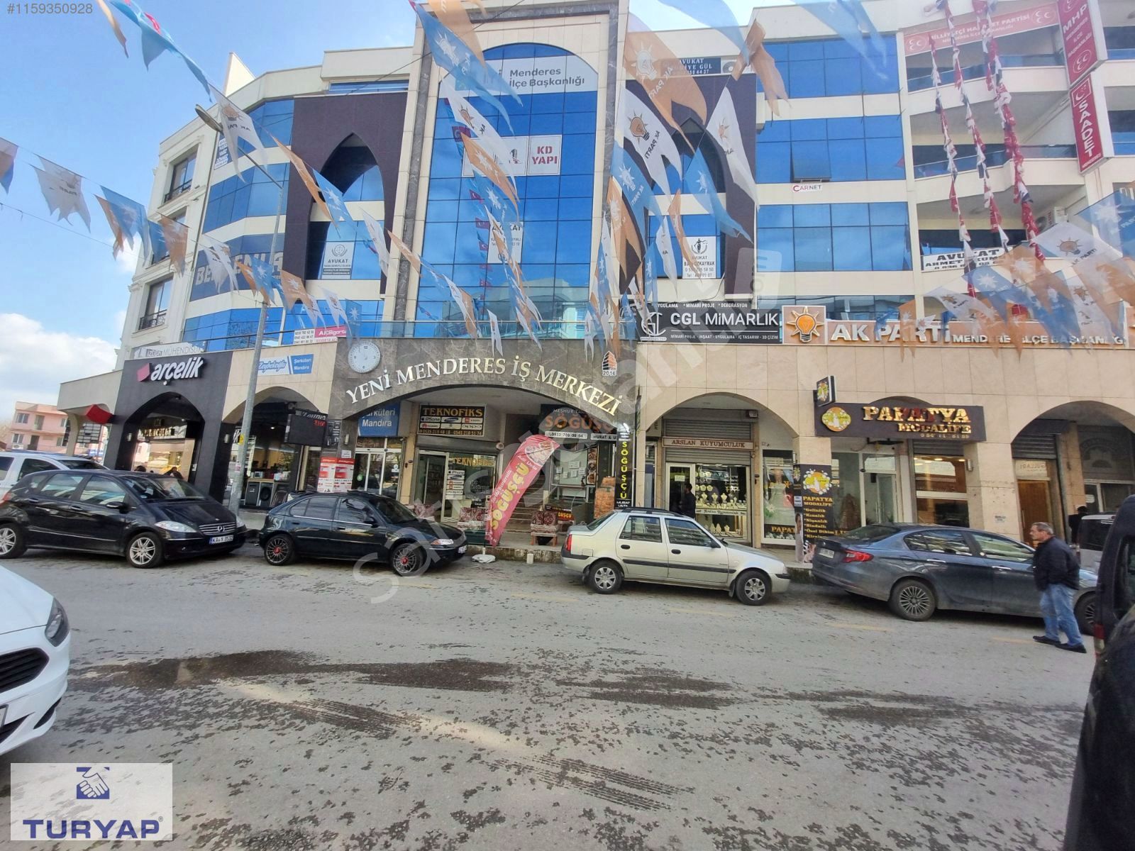 Menderes Cüneytbeyde Satılık Ofis