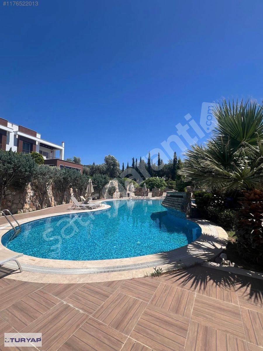 BODRUM' da SİTE İÇERİSİNDE 3+1 SATILIK DUBLEKS VİLLA