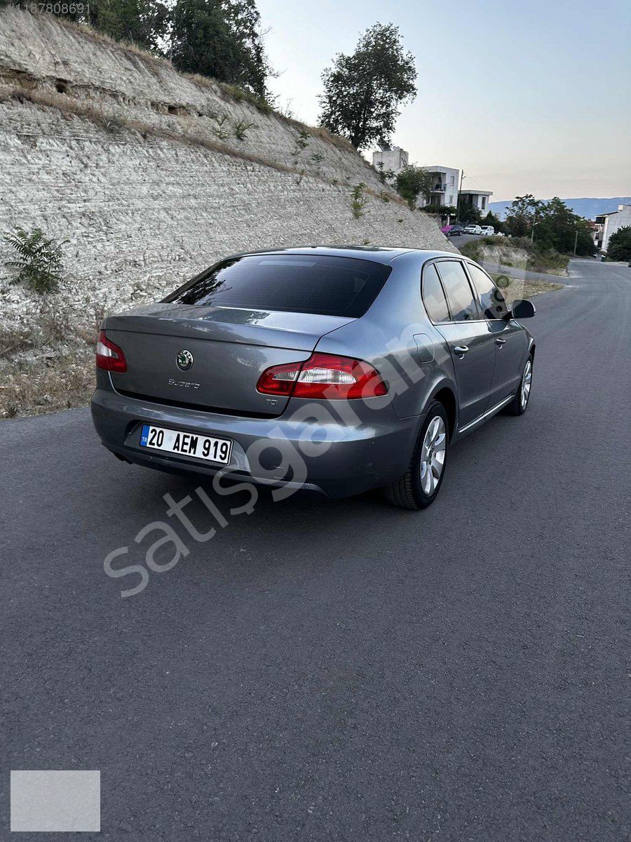 Acil satılık yetişen alır skoda superb sadece 1 değişen