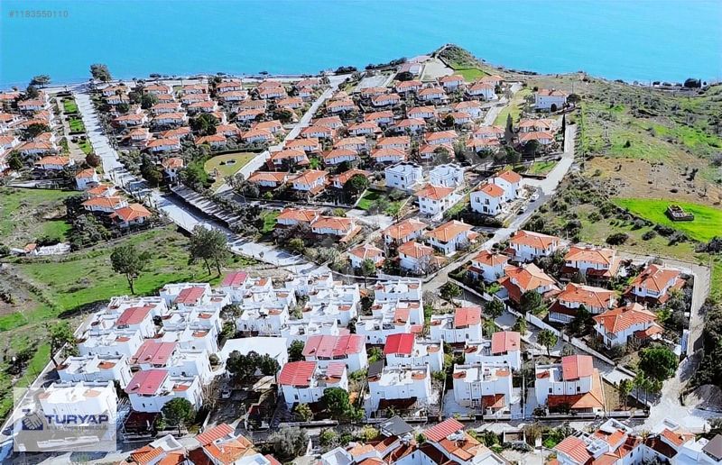 Hanay Sitesi'nde Tadilatsız 3+1 Villa, Denize Yakın,Fiyat Uygun!