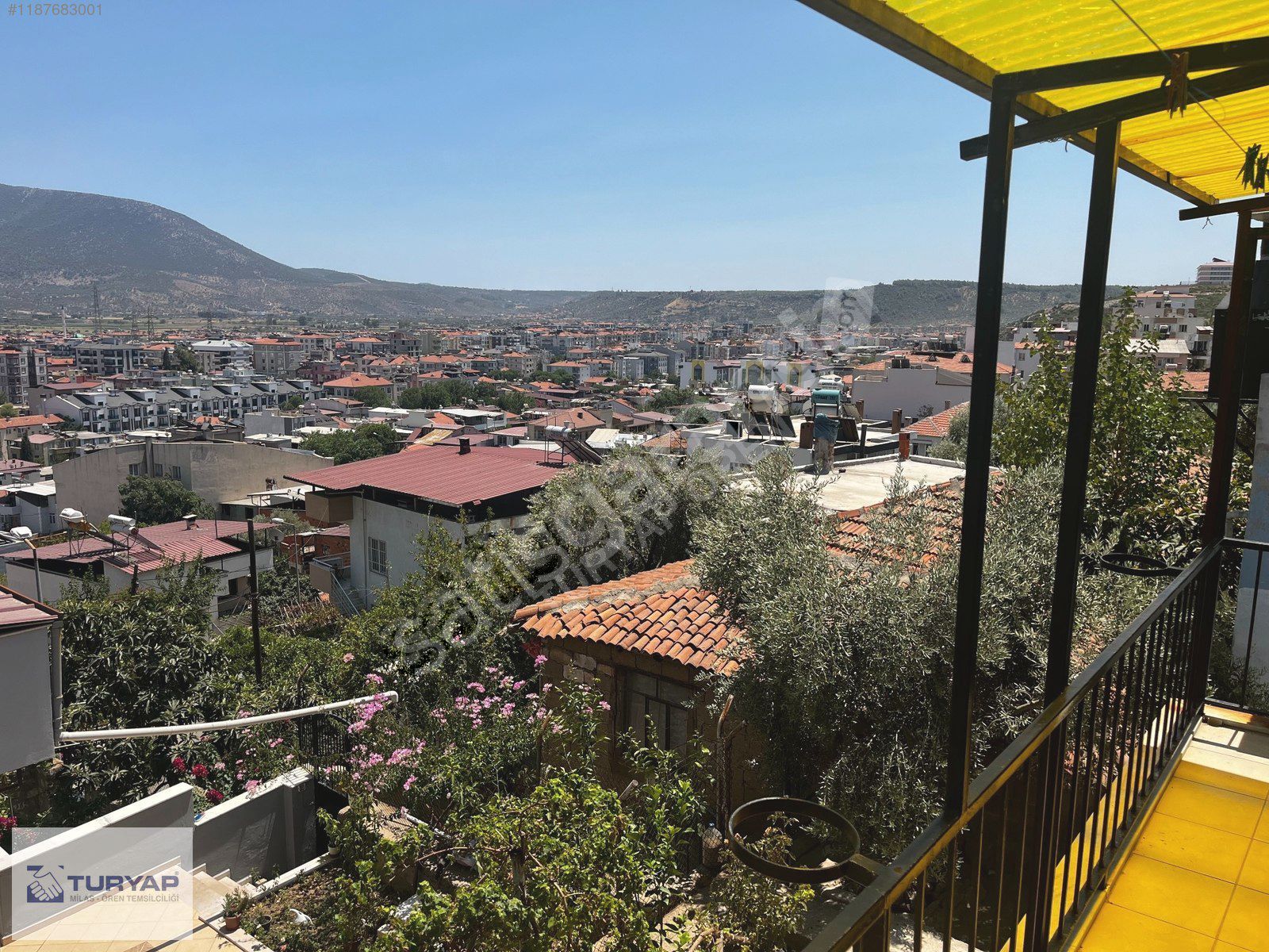 Panaromik Manzarasıyla Dikkat Çeken Müstakil Ev ve Arsa Fırsatı