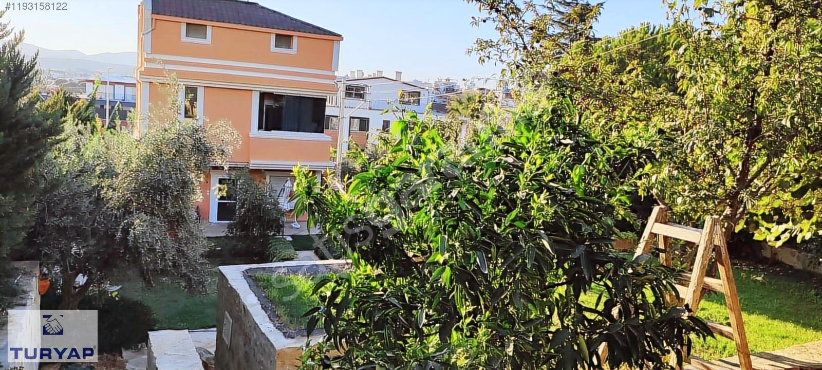 616 m² ARSA İÇERİSİNDE 4+1 MUHTEŞEM DENİZ MANZARALI VİLLA