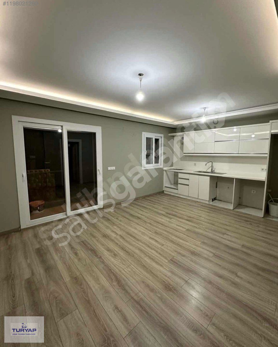 TURYAP 'tan ÇEŞME REİSDEREDE YILLIK AY ÖDEMELİ KİRALIK DAİRE